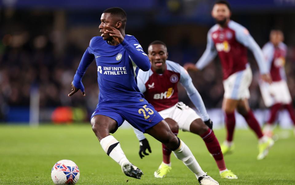 Moises Caicedo on the ball in Chelsea's FA Cup draw against Vila