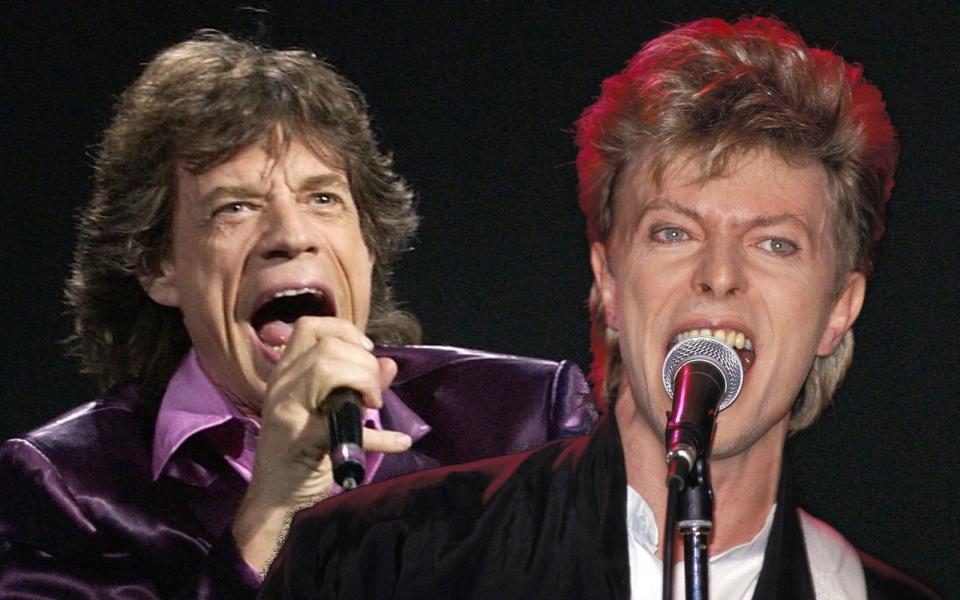 Man hatte es fast vergessen: Auch Rolling-Stones-Frontmann Mick Jagger (links) und David Bowie haben mal einen Song zusammen aufgenommen: "Dancing In The Streets", im Original von Martha & The Vandellas, erschien 1985 mit begleitendem Tanzvideo. Der Titel war Bowies letzte Nummer-eins. (Bild: Getty Images / Patrick Riviere / Robert Cianflone)