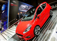 <p>Un Ford Fiesta ST-Line visto en la edición 87 del Salón Internacional del Automóvil de Ginebra, Suiza, el 8 de marzo de 2017 (REUTERS / Arnd Wiegmann). </p>