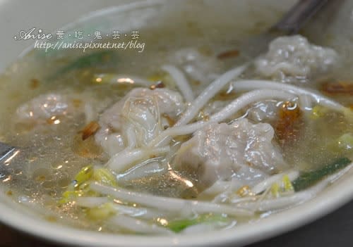 基隆夜市美食~天一香、米粉湯、碳烤蚵仔煎、排骨湯、泡泡冰、全家福酒釀湯圓、大世界傳統烤肉