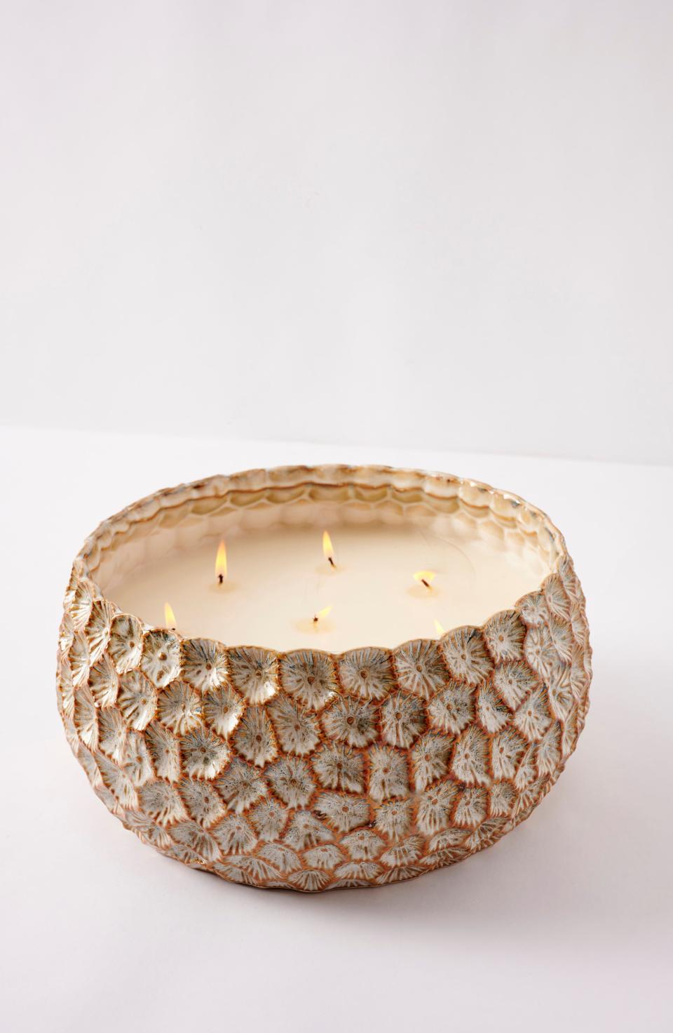 1) Medium Honeycomb Scented Candle