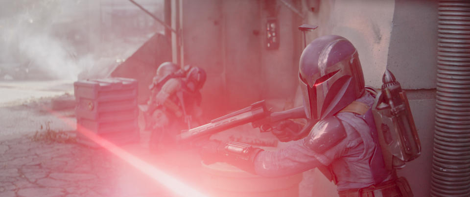 Covert Mandalorians in a scene from Lucasfilm's THE MANDALORIAN, 