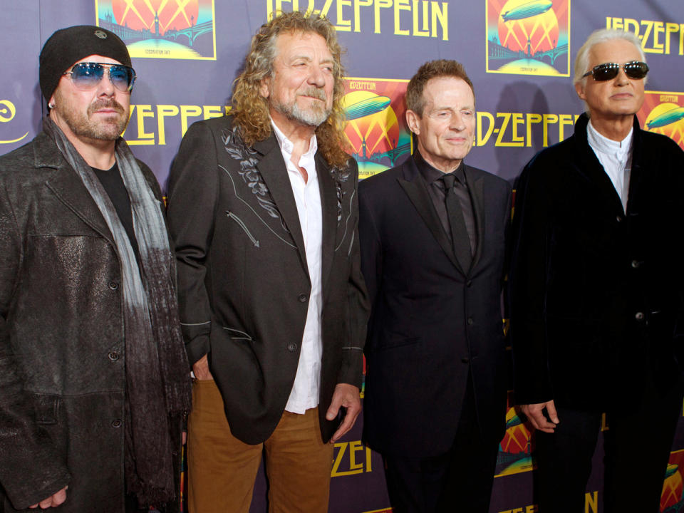 Ein echter Klassiker ist "Stairway To Heaven" von Led Zeppelin. Zunächst war die Band ebenfalls begeistert, doch 1988 meinte Robert Plant zu der "Los Angeles Times": "Ich habe diese Lyrics geschrieben und fand den Song sehr wichtig und konsequent – 1971 – aber 17 Jahre später bin ich mir da nicht mehr sicher." (Bild-Copyright: Dario Cantatore/Invision/AP)