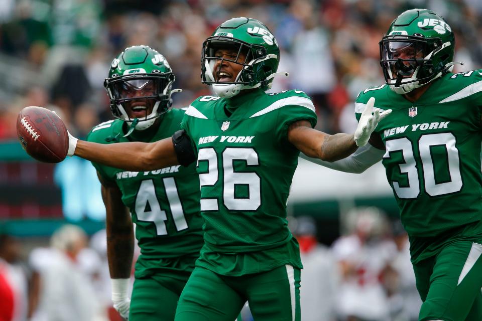 New York Jets' Brandin Echols, center, celebrates his interception during the first half of an NFL football game against the Tampa Bay Buccaneers, Sunday, Jan. 2, 2022, in East Rutherford, N.J. (AP Photo/John Munson)