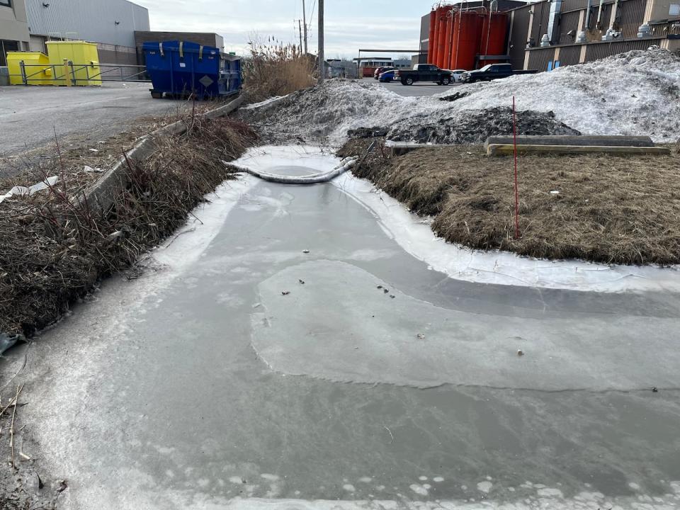 Sandbags used to prevent oil from travelling in a waterway were laid near a petroleum transportation company on Industriel Boulevard in Châteauguay, near Kahnawà:ke.