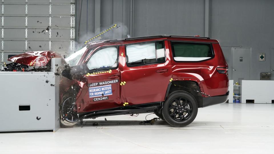 jeep wagoneer crash test