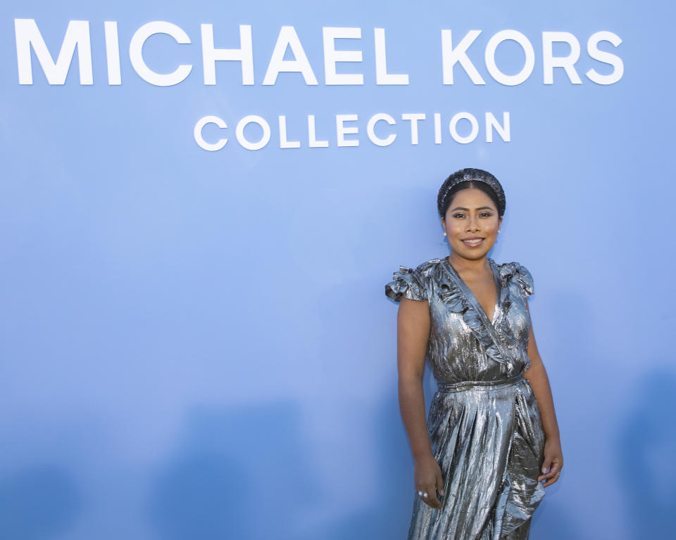 La actriz mexicana Yalitza Aparicio asiste al desfile de Michael Kors en la Semana de la Moda de Nueva York, el miércoles 11 de septiembre del 2019. (Brent N. Clarke/Invision/AP)