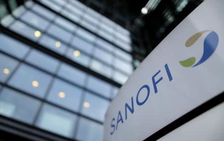 A logo is seen in front of the entrance at the headquarters French drugmaker Sanofi in Paris October 30, 2014. REUTERS/Christian Hartmann/File Photo