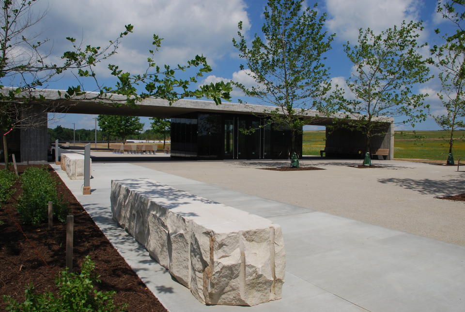 Flight_93_Arrival-Forecourt-Gateway-to-Memorial-Plaza_1