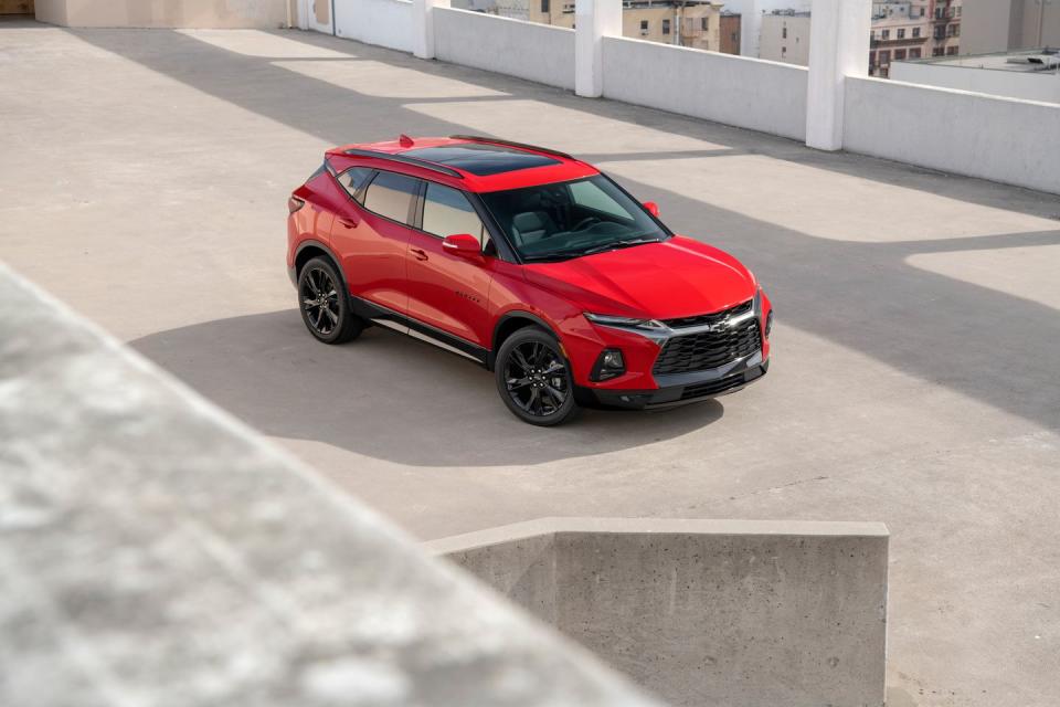 <p>Chevrolet makes no off-road pretensions, and it's dimensionally close to those two competitors. Although it is arriving late to the party, the Blazer attempts to make up for lost time with an aggressive, overtly sporty mission that starts with its rakish looks.</p>