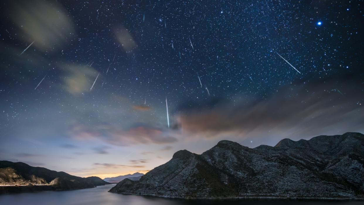  Time-lapse image of meteors streaking across the night sky. 