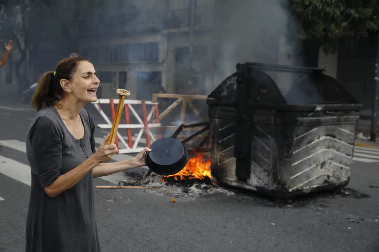 Vecinos cortaron Garay y Balcarce por falta de luz 