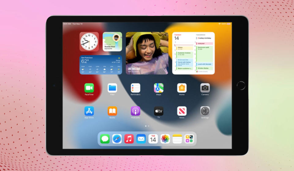 The new entry-level iPad 10.2 looks the same on the outside, but inside it packs a faster processor and better front-facing camera. And right now, it&#39;s $30 cheaper. (Photo: Apple)