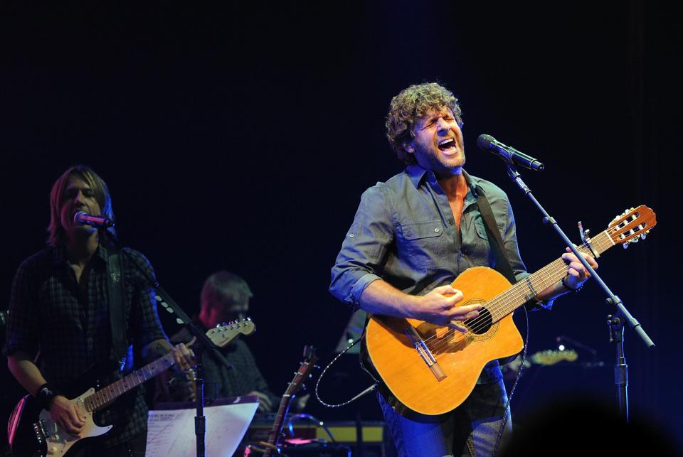 NASHVILLE, TN - OCTOBER 05: Keith Urban and Billy Currington perform onstage at the 2010 We're All For The Hall benefit concert at the Bridgestone Arena on October 5, 2010 in Nashville, Tennessee. (Photo by Rick Diamond/Getty Images)