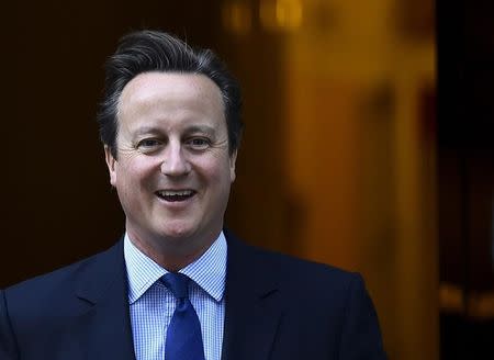 Britain's Prime Minister David Cameron greets Crotia's Prime Minister, Zoran Milanovic (not pictured) outside of 10 Downing Street in London, Britain, October 1, 2015. REUTERS/Toby Melville