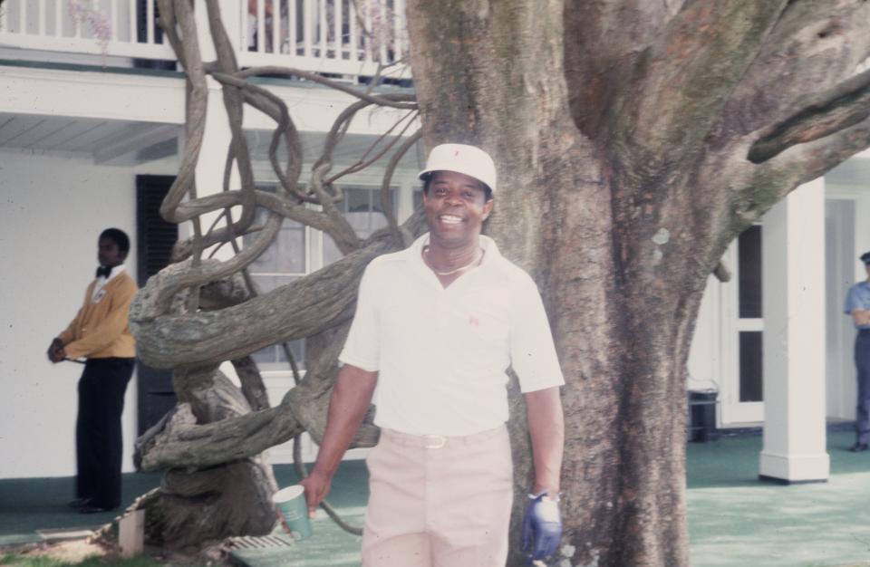 Lee Elder beside the famed oak at Augusta in 1978. (Photo by Augusta National/Getty Images)