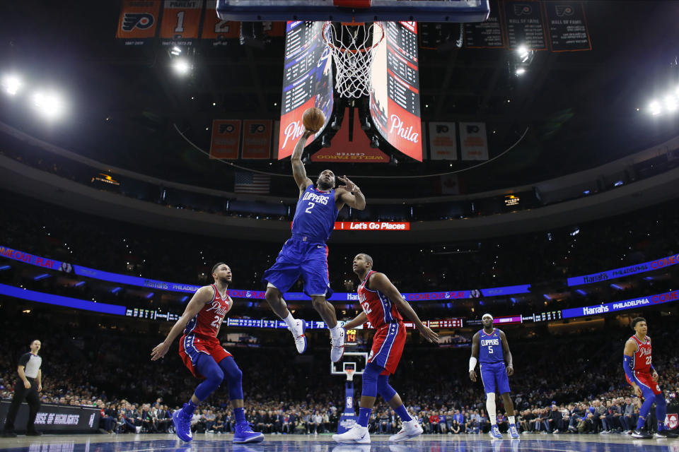 Kawhi Leonard（持球者）。（AP Photo/Matt Slocum）