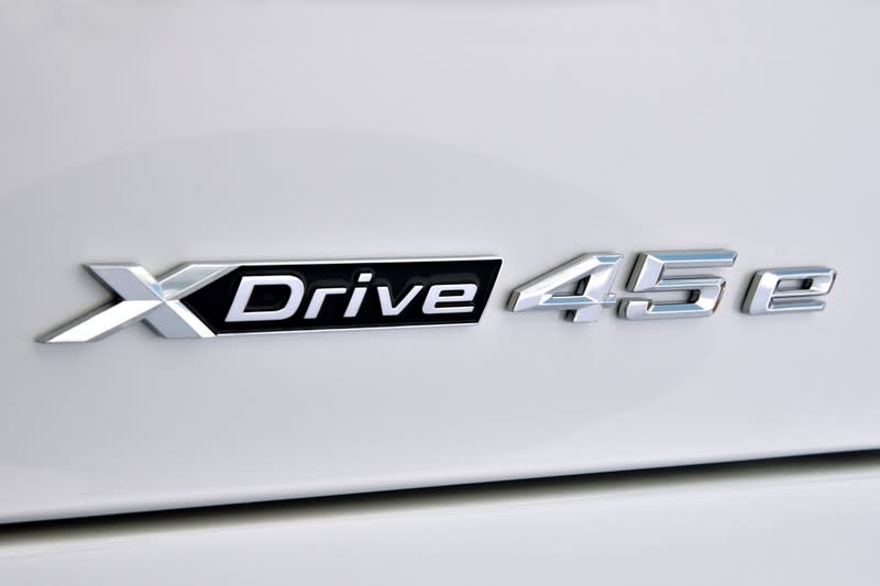 BMW X8已在國外被捕獲進行偽裝測試，其中會搭載插電式油電系統。