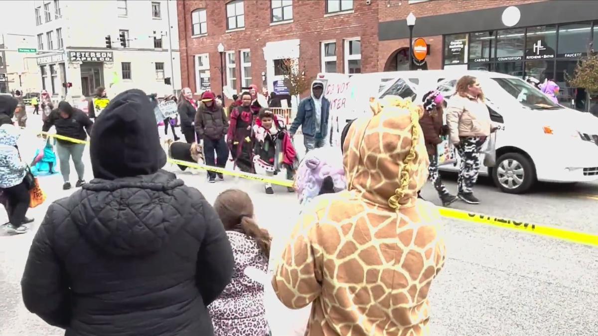 Ghosts and goblins enjoy Davenport Halloween Parade