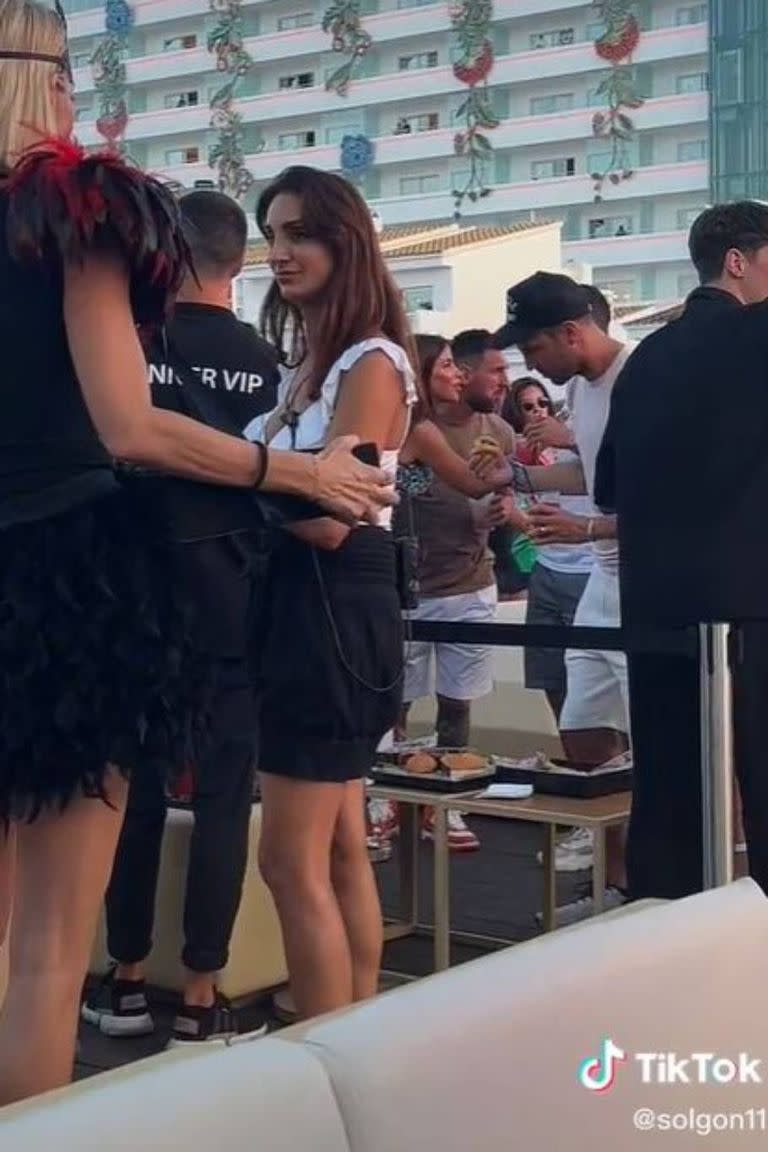 Lionel Messi y Antonela Roccuzzo se encontraban en el vip de Ushuaia, un boliche de Ibiza en el que se realizó un recital de David Guetta