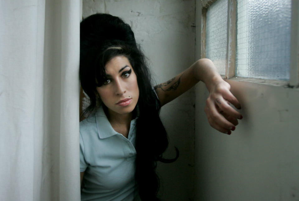 Un productor que reside en Londres lanzó un tema inédito de la británica Amy Winehouse grabado a sus 17 años. Foto: AP