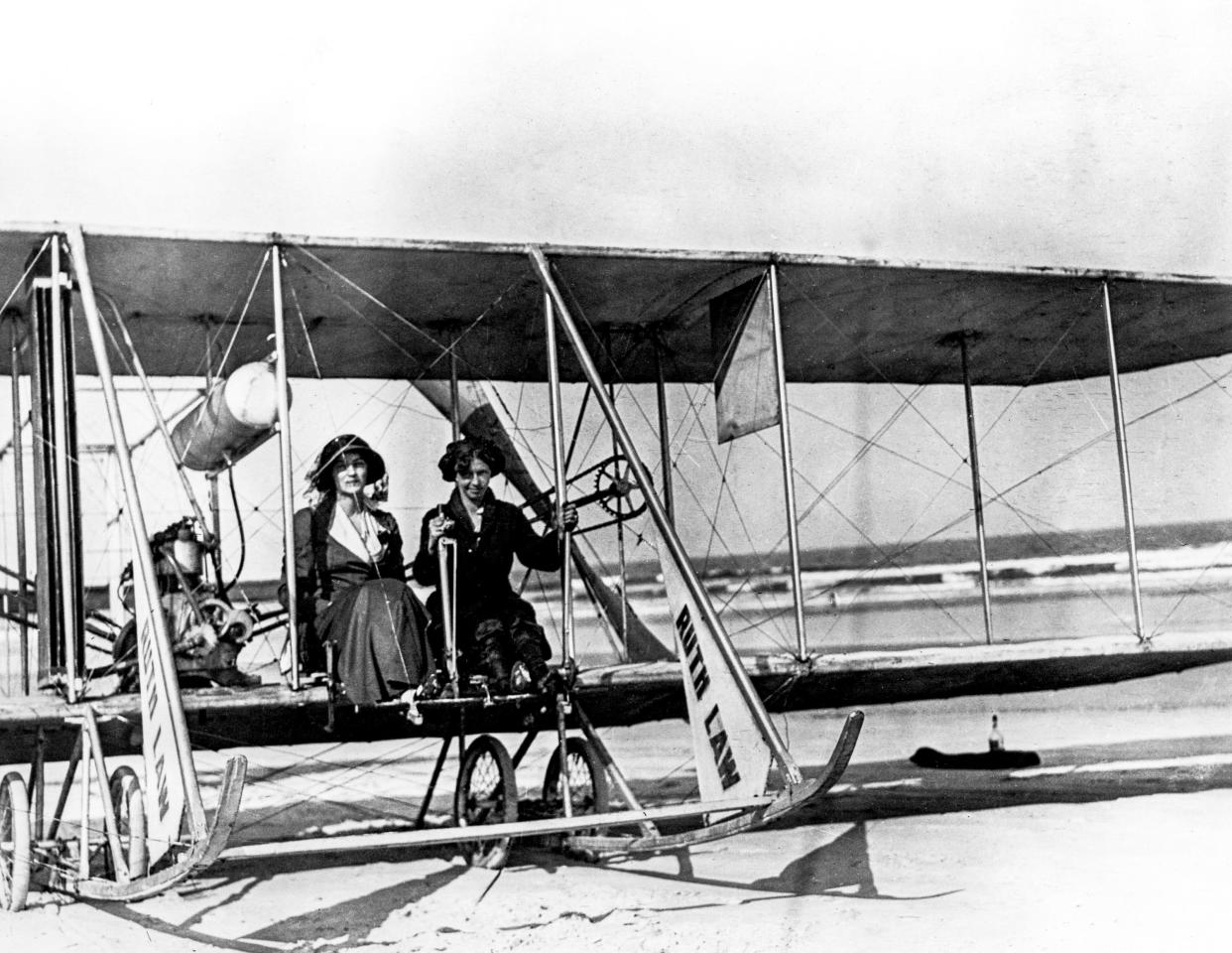 Pilot Ruth Law and socialite Ellen Gouletin on a Wright Model B on the beach in 1914.