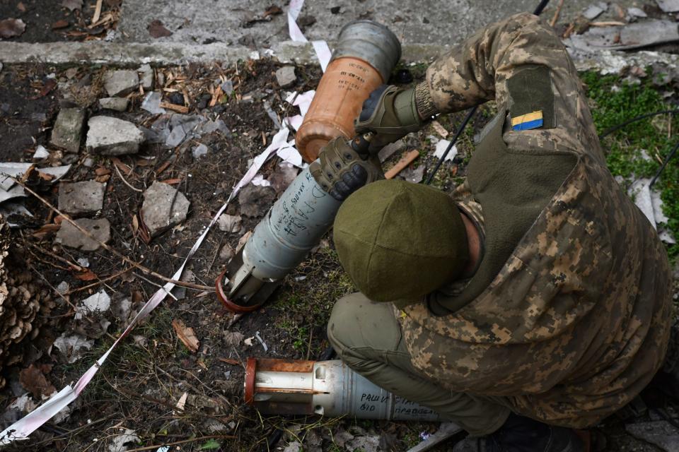 A Ukrainian soldier prepares for an attack in Bakhmut, the site of the heaviest battles with the Russian troops, in the Donetsk region, Ukraine, Thursday, Dec. 15, 2022.
