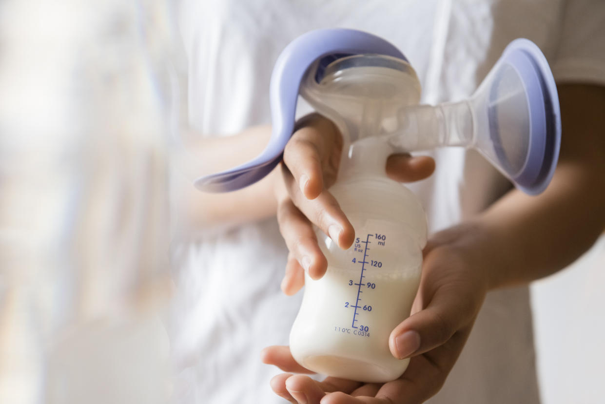 New research has revealed breast pumps could transfer the ‘wrong’ type of bacteria to babies [Photo: Getty]