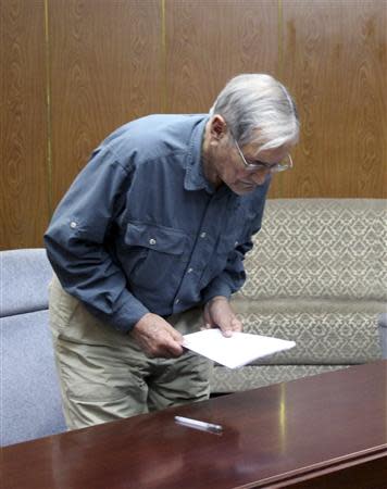 U.S. citizen Merrill E. Newman bows at an undisclosed location in this undated photo released by North Korea's Korean Central News Agency (KCNA) in Pyongyang on November 30, 2013. North Korea said on Saturday it had arrested Newman for "hostile acts" against the state and accused him of being "a criminal" who was involved in the killing of civilians during the 1950-53 Korean War. REUTERS/KCNA