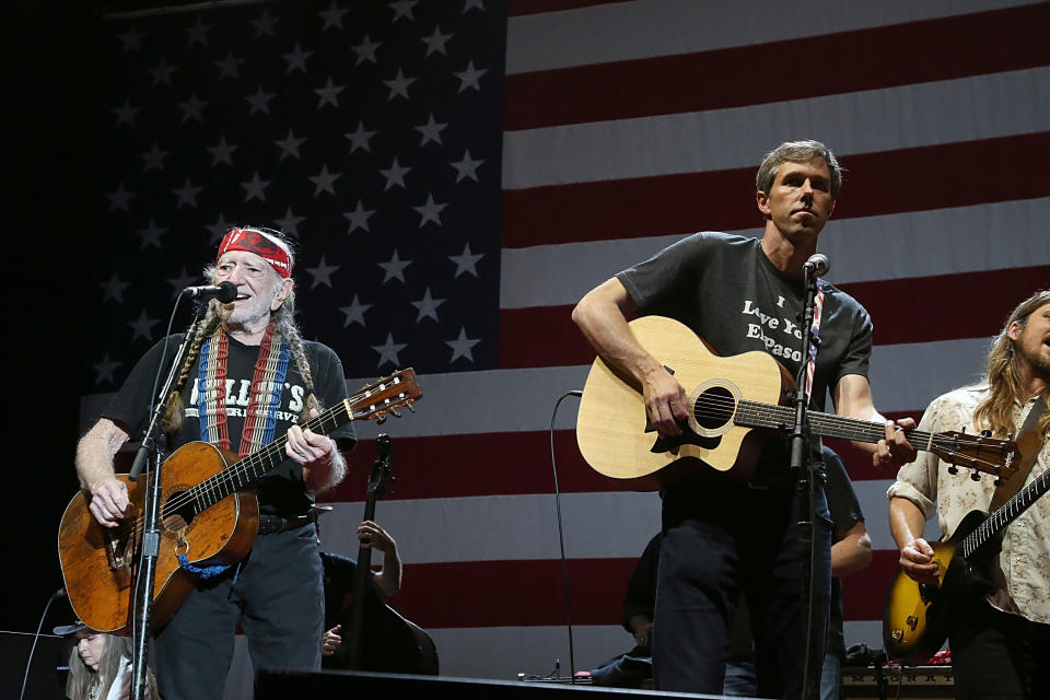 Willie Nelson and Beto O’Rourke perform in concert at Willie Nelson’s 45th Fourth of July Picnic at the Austin360 Amphitheater on July 4, 2018. (Photo: Gary Miller/Getty Images for ABA)