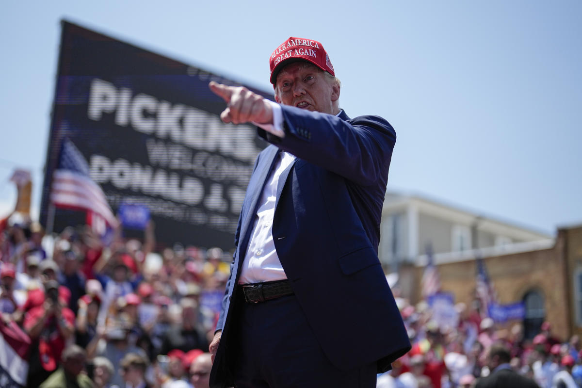 #Trump’s South Carolina rally attracted a massive crowd in heavily Republican area