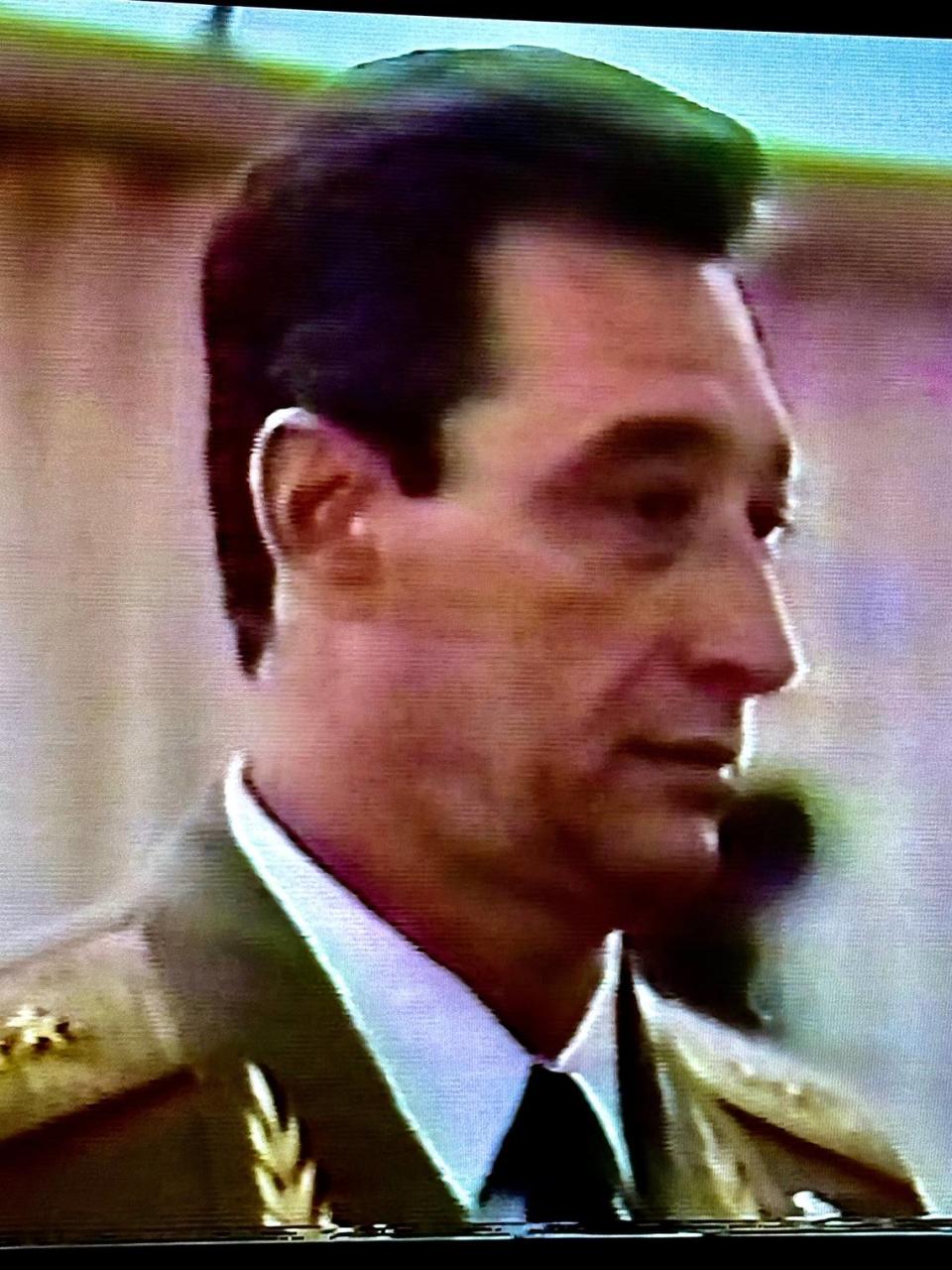 El general Arnaldo Ochoa iba a ser nombrado jefe del ejército de Occidente cuando lo arrestaron en la oficina de Raúl Castro para ser juzgado en un proceso que se califica como un circo y luego fusilado, a los 59 años de edad.