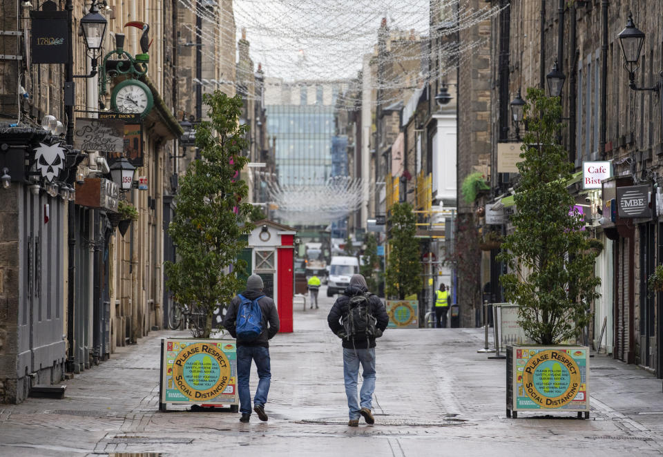 A quiet Rose Street in Edinburgh city centre. (SWNS)