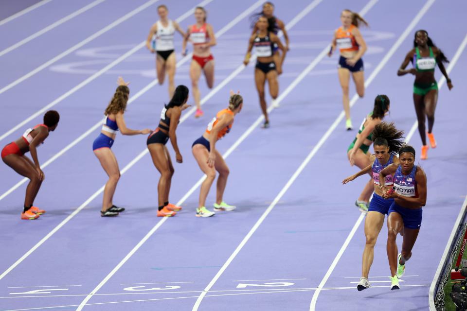 6 astonishing photos of the USA women's 4x400 relay looking like they