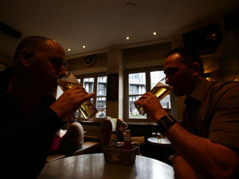Nearly 1,000 British pubs have vanished in a year