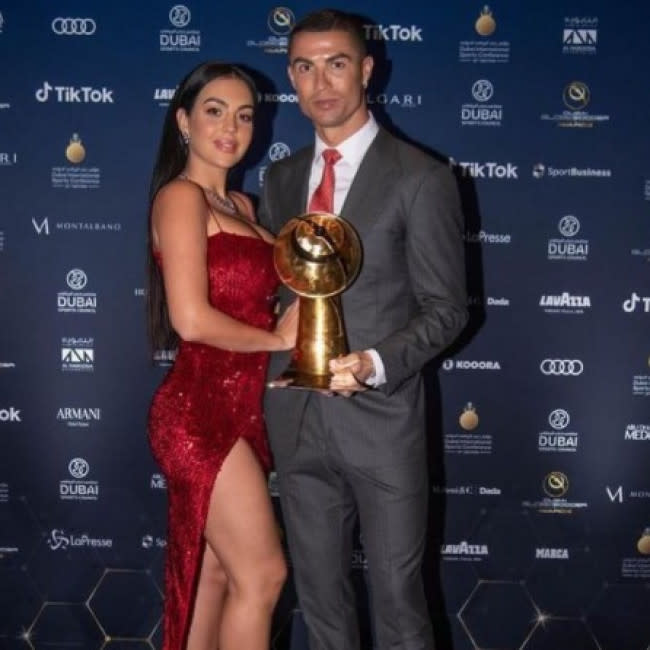 Cristiano con su novia Georgina credit:Bang Showbiz