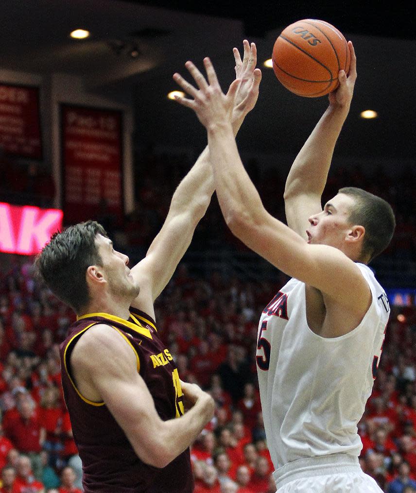 Arizona's Kaleb Tarczewski, right, shoots for two points over the attempted defense of Arizona State's Jordan Bachynski, left, in the first half of an NCAA college basketball game on Thursday, Jan. 16, 2014, in Tucson, Ariz. (AP Photo/John Miller)