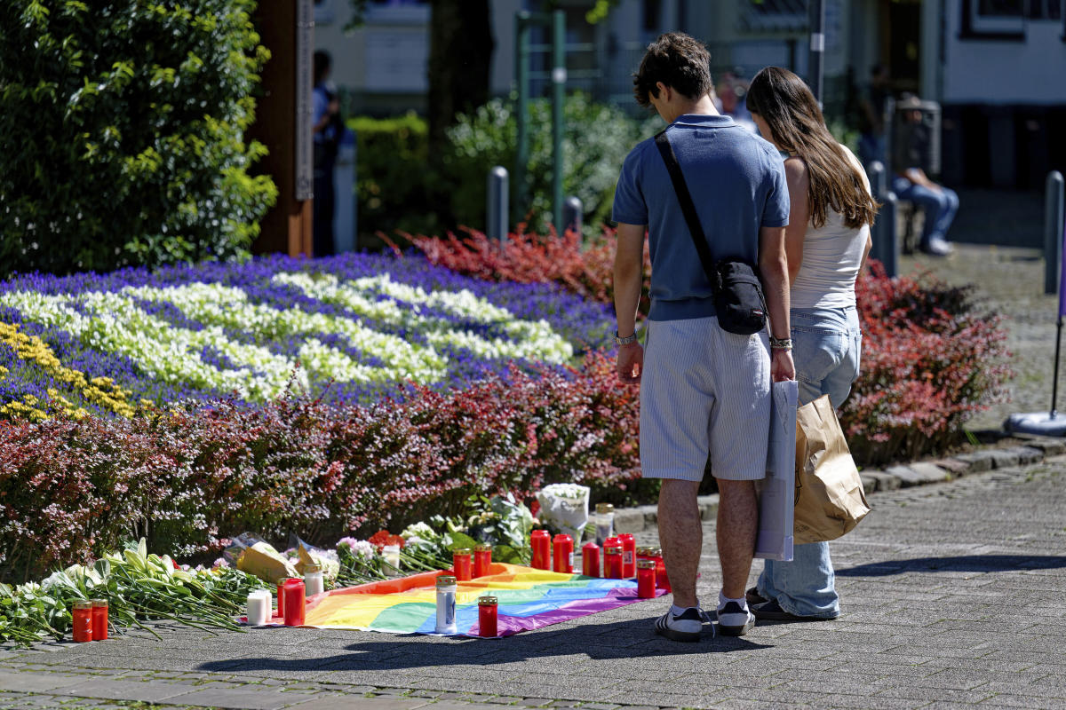 Islamic State claims responsibility for knife attack in Solingen in which three people were killed