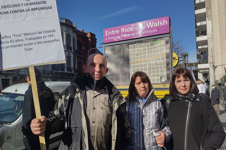 Marcha en homenaje a víctimas del sangriento ataque de la organización Montoneros. a un comedor de la Policía Federal