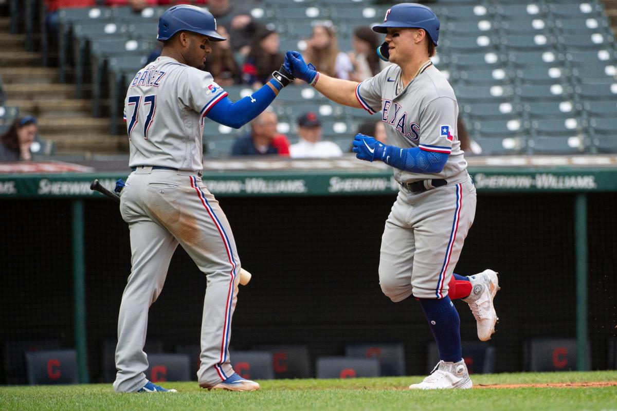 Detroit Tigers reportedly sign outfielder Nomar Mazara to MLB deal