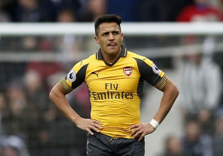 Britain Football Soccer - West Bromwich Albion v Arsenal - Premier League - The Hawthorns - 18/3/17 Arsenal's Alexis Sanchez looks dejected after West Bromwich Albion's Hal Robson-Kanu celebrates scored their second goal Action Images via Reuters / Andrew Boyers Livepic