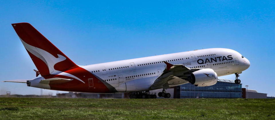 L'avion de la compagnie Qantas aura pour instructions de vol très bas pour admirer au mieux les paysages australiens. 
