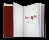 <p>El hasta entonces desconocido artista alemán Tomas Alexander Hartmann saltó a la fama en 2008 cuando presentó su obra de apenas 13 páginas, ‘Die Aufgabe’ (La tarea), y la valoró en 153 millones de euros. El motivo de su elevado precio es que, según el autor, respondía en 300 frases a las cuestiones más importantes de la historia de la humanidad: ¿De dónde venimos?, ¿Hacia dónde vamos? y ¿Cuál es la misión real que todavía está por realizar? No hay noticias de que encontrara comprador. (Foto: Instagram / <a rel="nofollow noopener" href="http://www.instagram.com/p/Bn_3z5ogcb0/" target="_blank" data-ylk="slk:@quebuenoessaber;elm:context_link;itc:0;sec:content-canvas" class="link ">@quebuenoessaber</a>). </p>