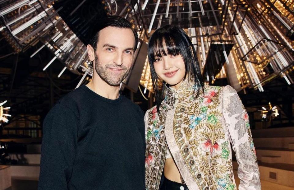 Lisa與LV藝術總監Nicolas Ghesquière合照