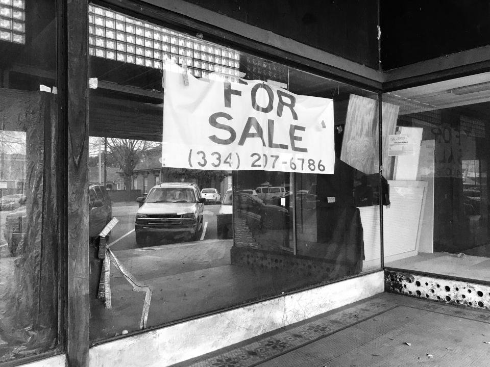 <p>A “for sale ” sign on an empty building in downtown Selma, Ala. (Photo: Holly Bailey/Yahoo News) </p>