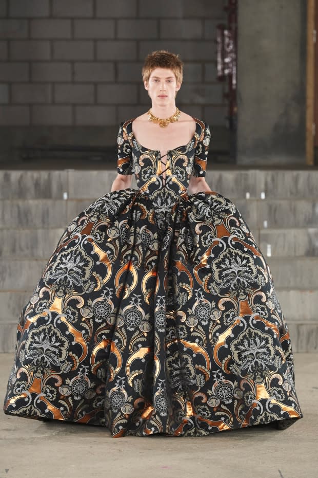 <p>A look from the Edward Crutchley Spring 2022 collection. </p><p>Photo: Imaxtree</p>