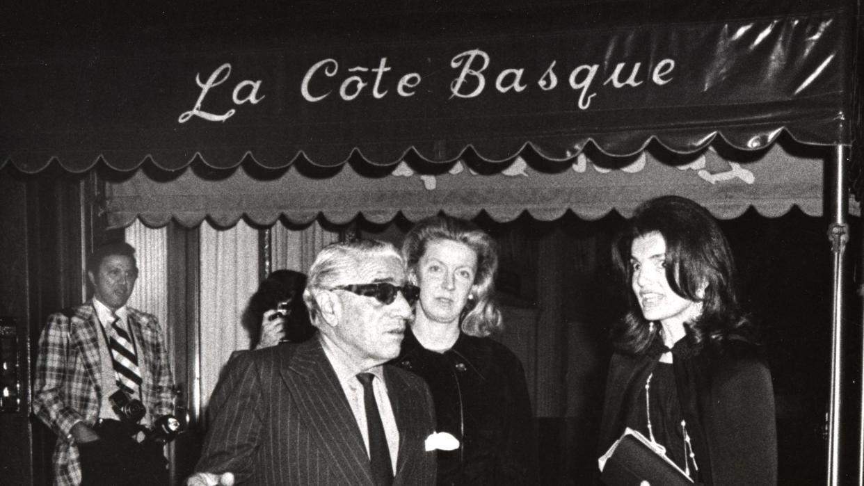 jackie kennedy onassis and aristotle onassis during jackie kennedy onassis and aristotle onassis at la cote basque january 1, 1973 at la cote basque in new york city, new york, united states photo by ron galellaron galella collection via getty images
