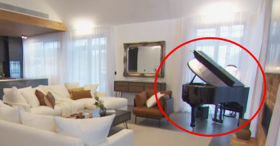 The baby grand in Omar and Oz's room reveal. 