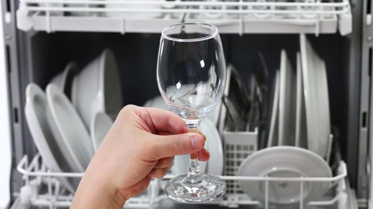 Caring for Your Big Wine Glass: Dishwashing vs. Hand-washing Wine Glas –