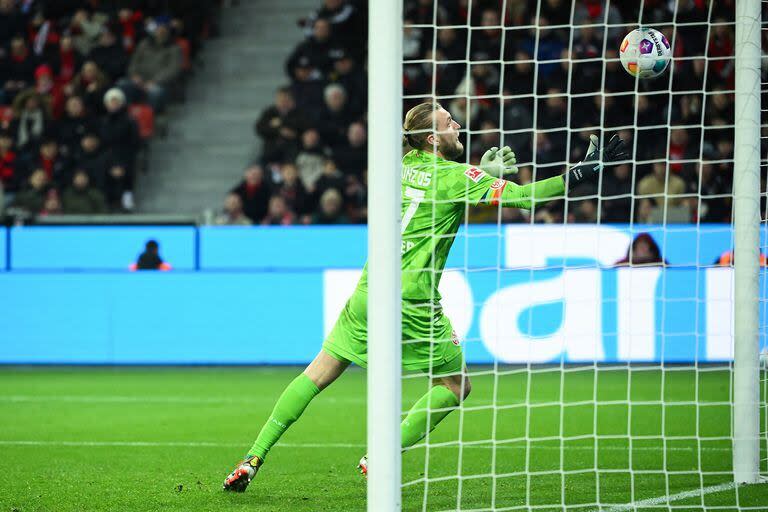 Robin Zentner, el arquero de Mainz 05, cometió un error fatal que permitió el triunfo de Bayer Leverkusen en la altura de la Bundesliga.